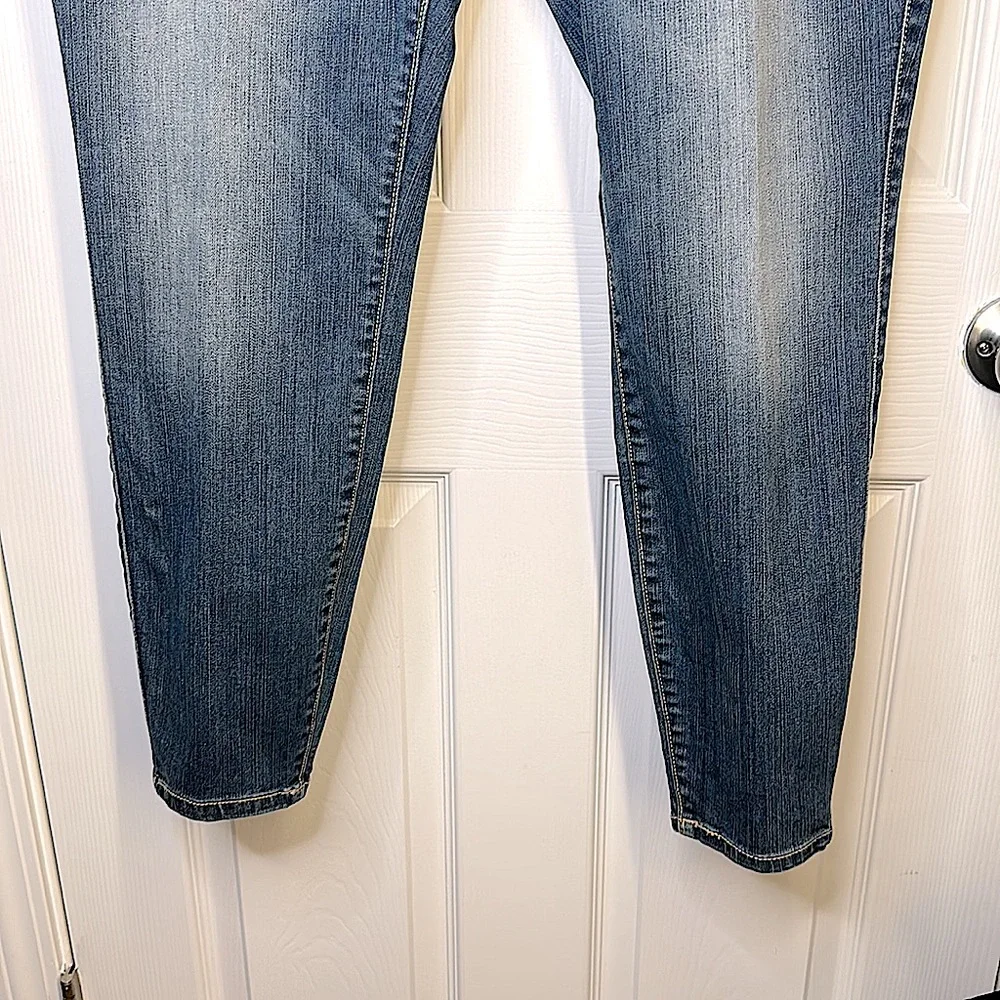 Don’t miss OUT 👀! NWT - fresh pair of skinny 👖 anyone? These are premium ultra - Picture 12 of 16